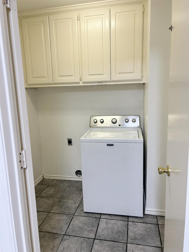 Building Photo - 3822 Stuart Rd