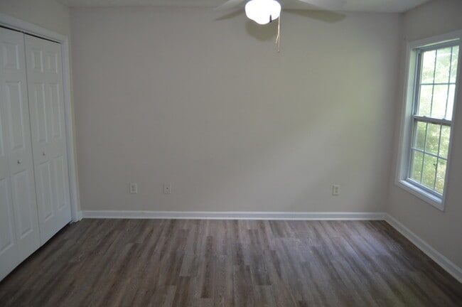 Building Photo - Available Now! Move in Ready!