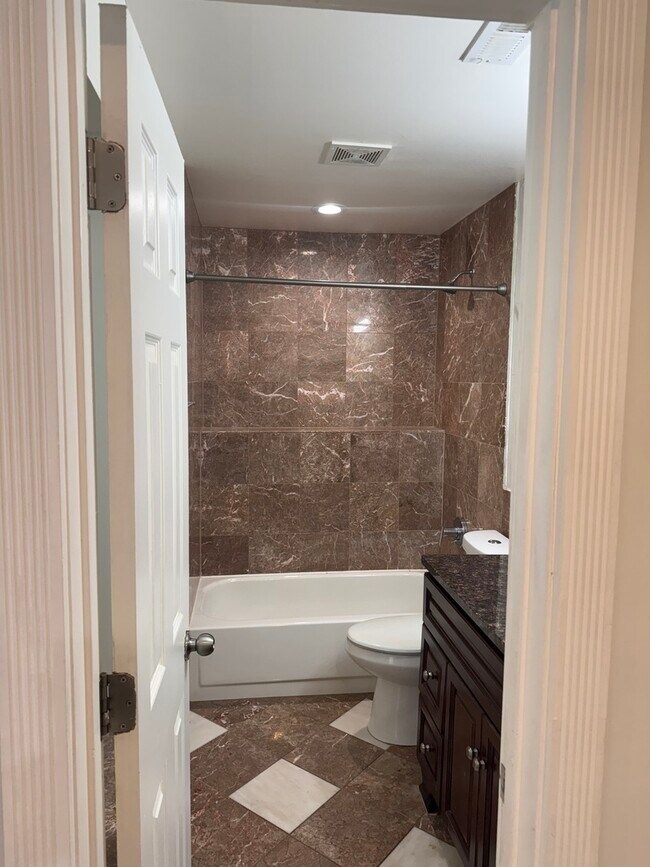 Building Photo - 1233 Wyndham Ct