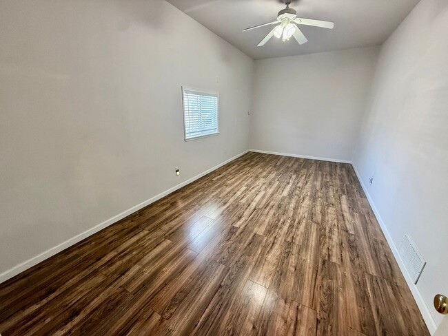 Building Photo - 1342 N Washington Ave