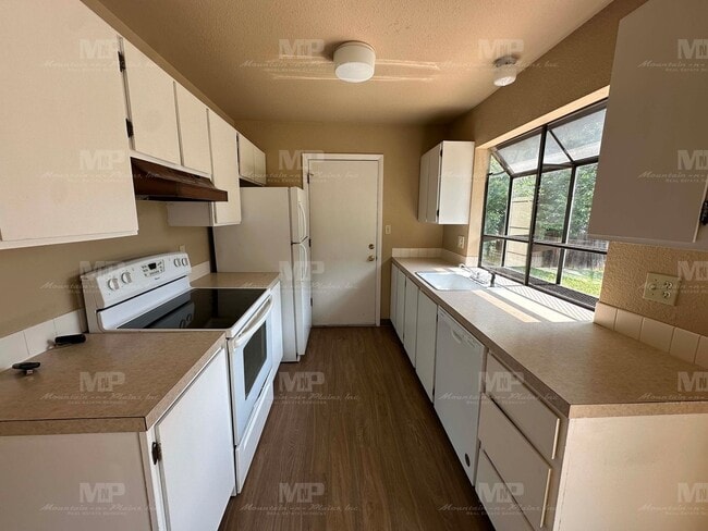 Building Photo - 3412 Worwick Dr