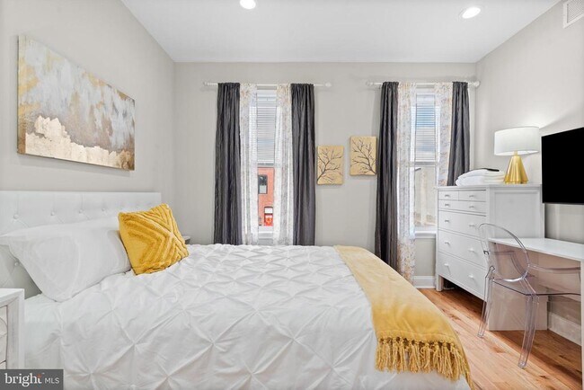 Building Photo - 2219 E Chase St