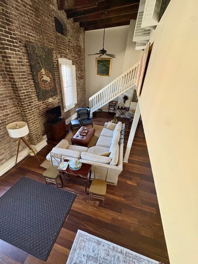 Building Photo - Historic Downtown Fully Furnished 2 Bedroom Condo
