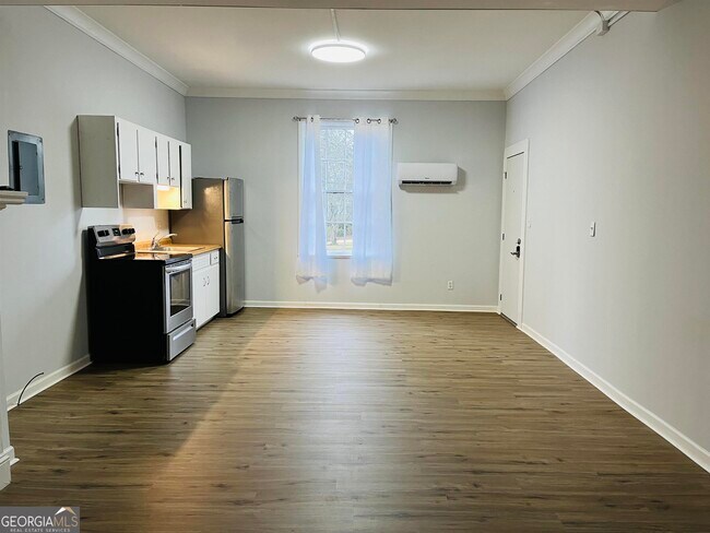 Building Photo - 504 Broad St