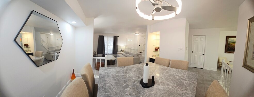 Building Photo - 8 Highlands Ct