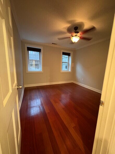 Building Photo - 106 E Brookline St