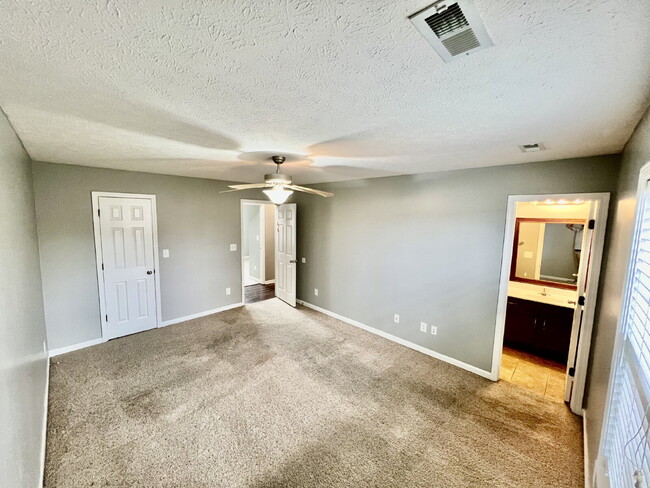 Building Photo - 2785 Russet Ridge Dr