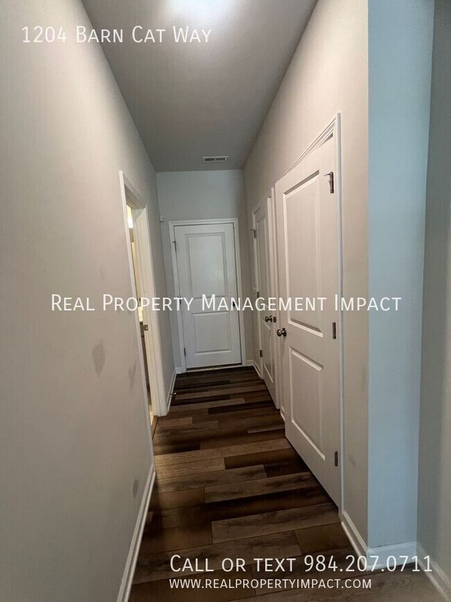 Building Photo - 1204 Barn Cat Way