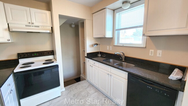 Building Photo - 315 N Minerva Ave