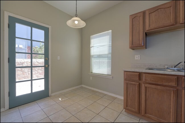 Building Photo - 14408 Escalera Dr