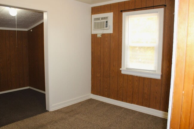 Building Photo - 2 Bedroom House