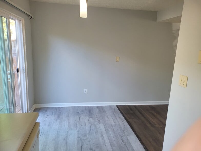 Building Photo - 872 Upholland Ln