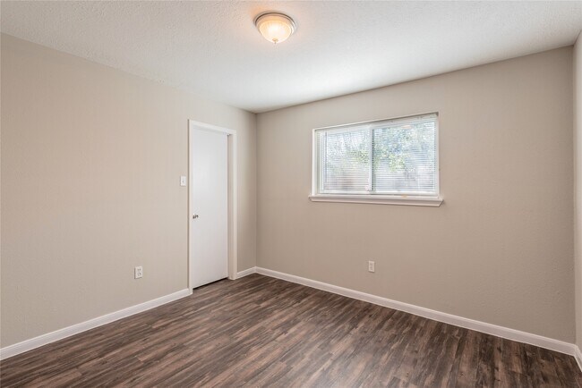 Building Photo - 4418 Lost Spring Dr