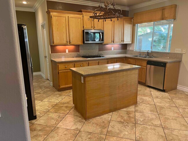 Building Photo - 205 Valare St