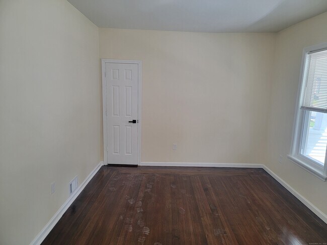 Building Photo - 147 Edgewood St