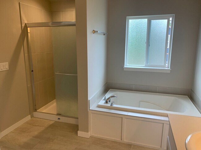 Building Photo - Fantastic 3 Bedroom Home In New Neighborhood