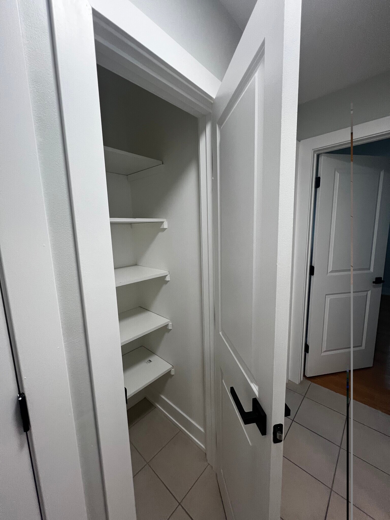 Building Photo - 1041 Cove Dr