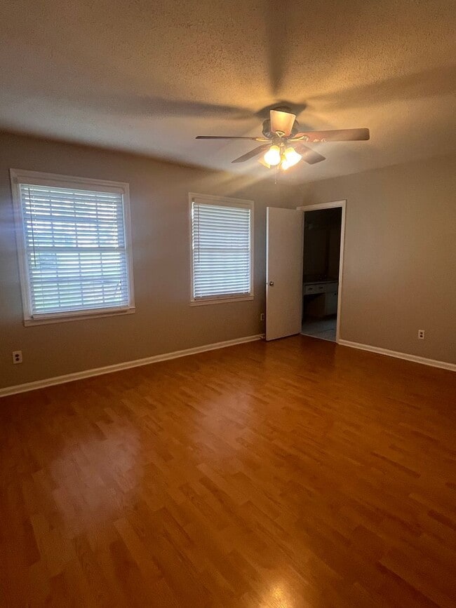 Building Photo - 5351 Golf Dr