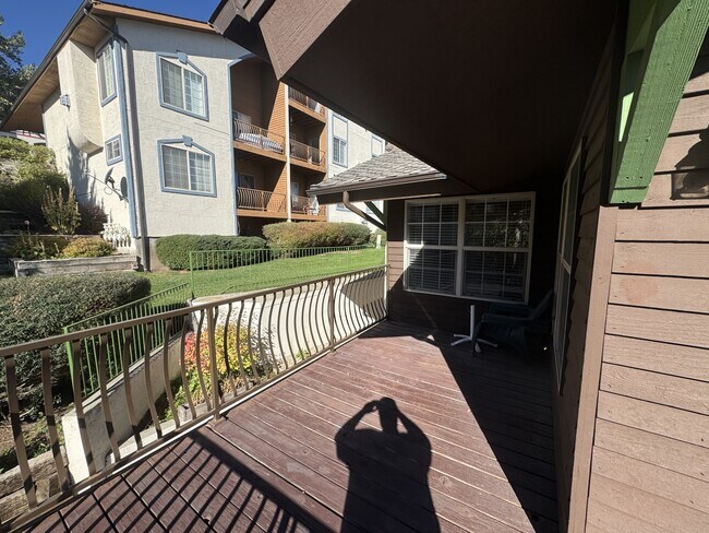 Building Photo - 1004 Uri Ln