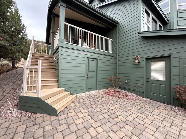 Building Photo - WINTER SPECIAL DISCOUNTED $500 PER MONTH F...