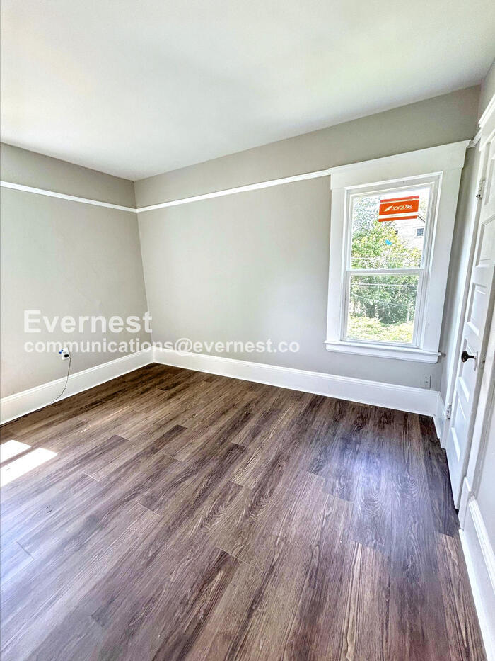 Building Photo - 2216 E 82nd St