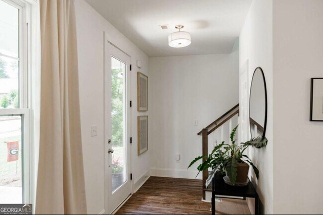 Building Photo - Modern Three Bedroom North Athens