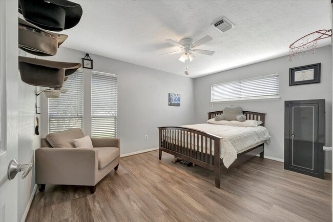 Building Photo - 2610 Loganberry Cir