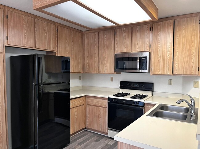 Building Photo - 40855 Sandy Gale Ln