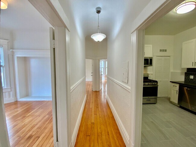 Building Photo - RENOVATED 2BR. Dishwasher! Laundry On-Site...