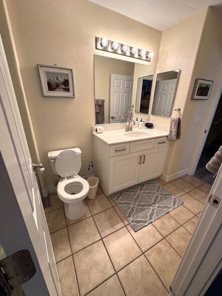 Building Photo - 890 Kitty Hawk Dr