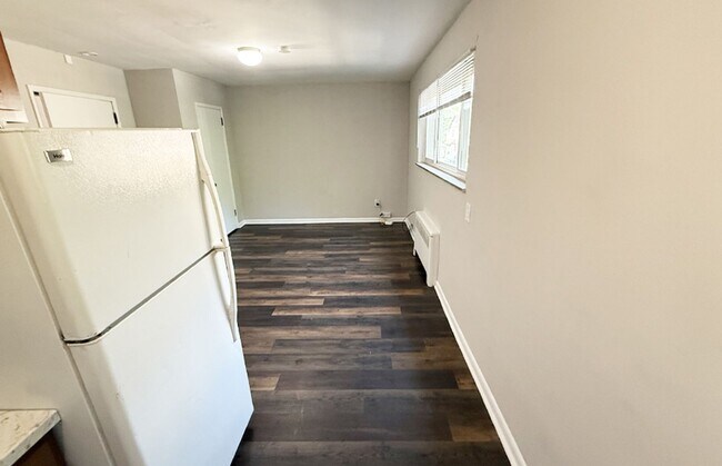 Building Photo - 362 Probasco St