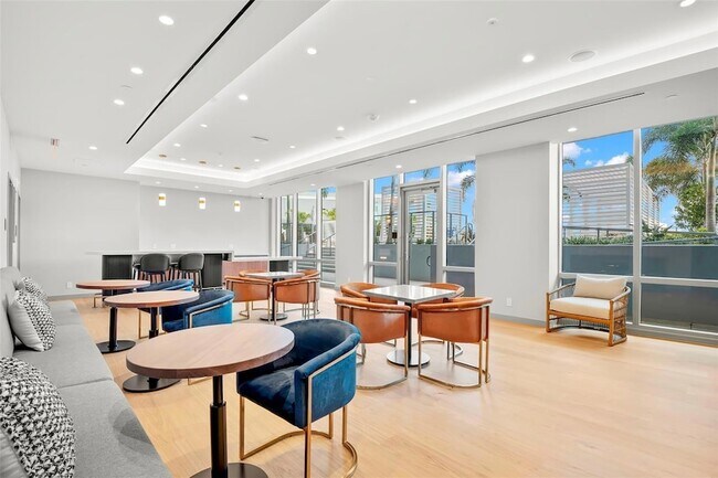 Building Photo - 400 Central Ave