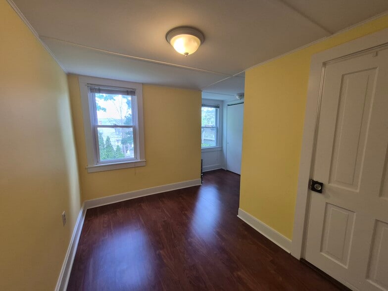 Building Photo - 1051 Taylor Ave
