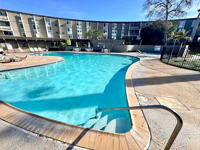Building Photo - Beautiful condo in resort community