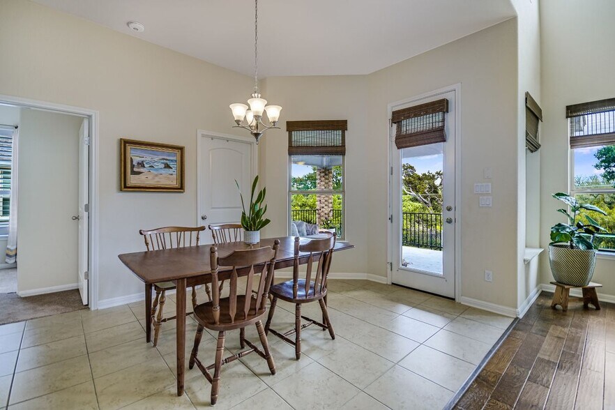 Building Photo - 330 Jayne Cove