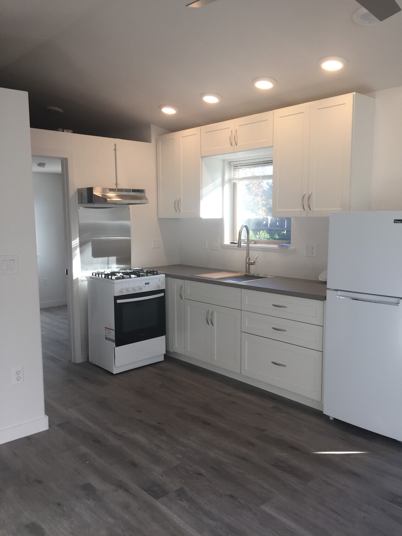 kitchen area - 1052 8th Ave