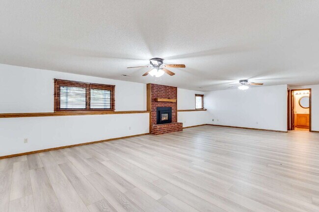 Building Photo - "Spacious 4-Bedroom Retreat with 3 Full Baths in Prime Wichita Location – 2,812 Sq. Ft.!"  Hurry!...