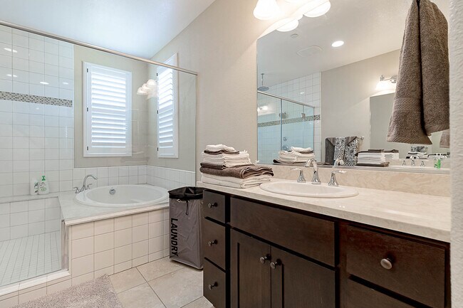 Building Photo - 582 Pasture Ave