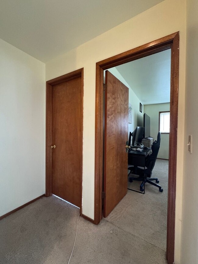 Building Photo - Spacious 5 Bedroom Rental by Park