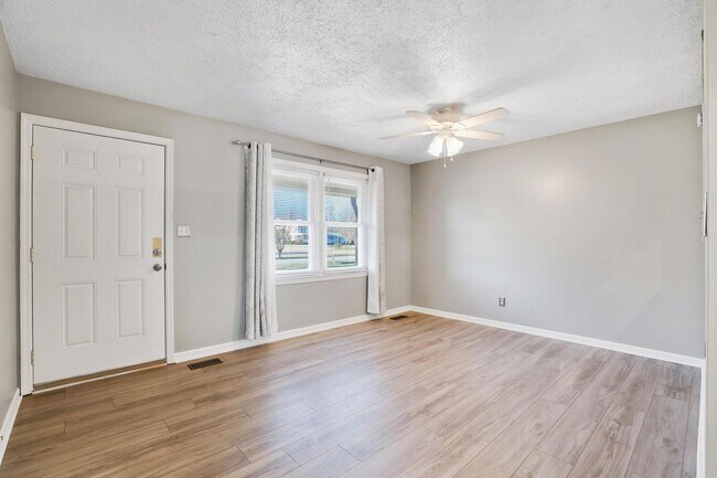 Building Photo - Pet Friendly Rental with no carpet!