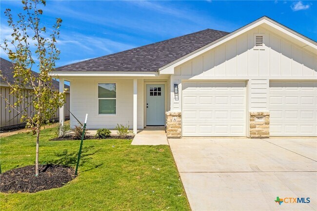 Building Photo - 907 Smoke Tree Ln