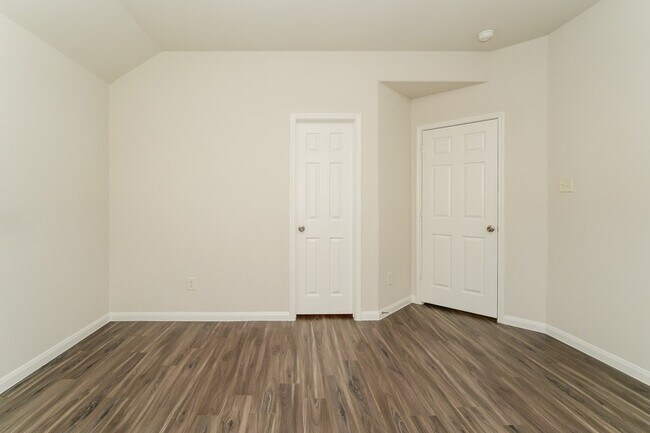 Building Photo - 5566 Latta Plantation Dr