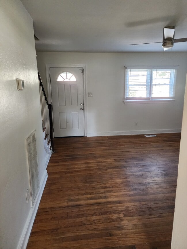 Building Photo - 8234 Redwood Cir