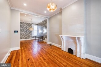 Building Photo - 206 S 43rd St