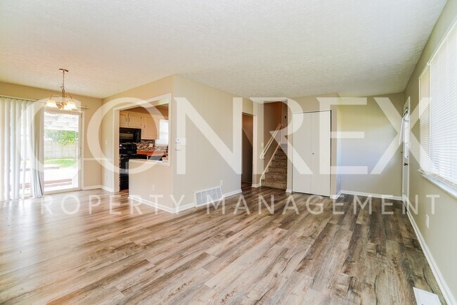 Building Photo - Beautiful 3 Bedroom Multi Level Home in Co...