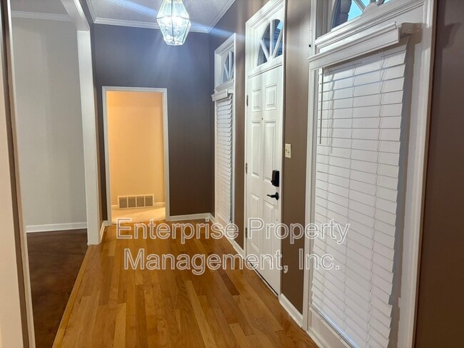 Building Photo - 6894 Hedgewood Ln