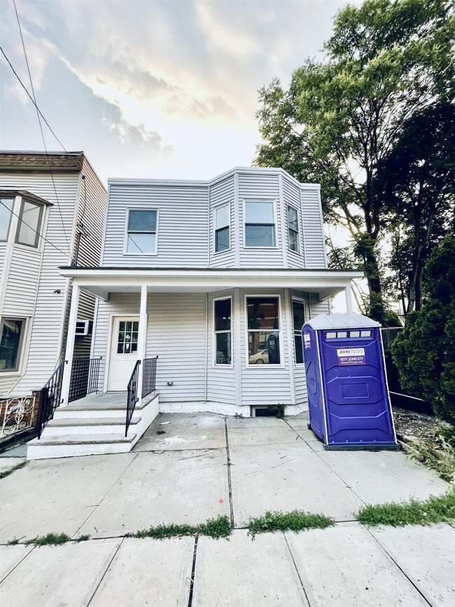 Building Photo - 1607 Kerrigan Ave