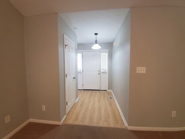 Building Photo - 426 Northview~ Sunset Ridge