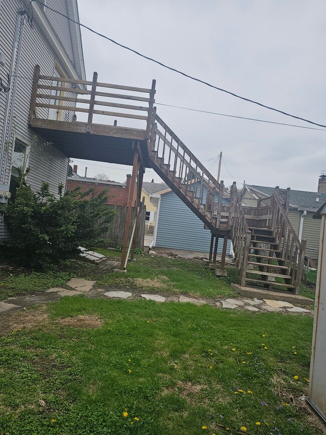 Building Photo - 349 10th St