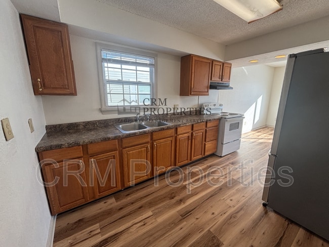 Building Photo - 1008 E Fischer St